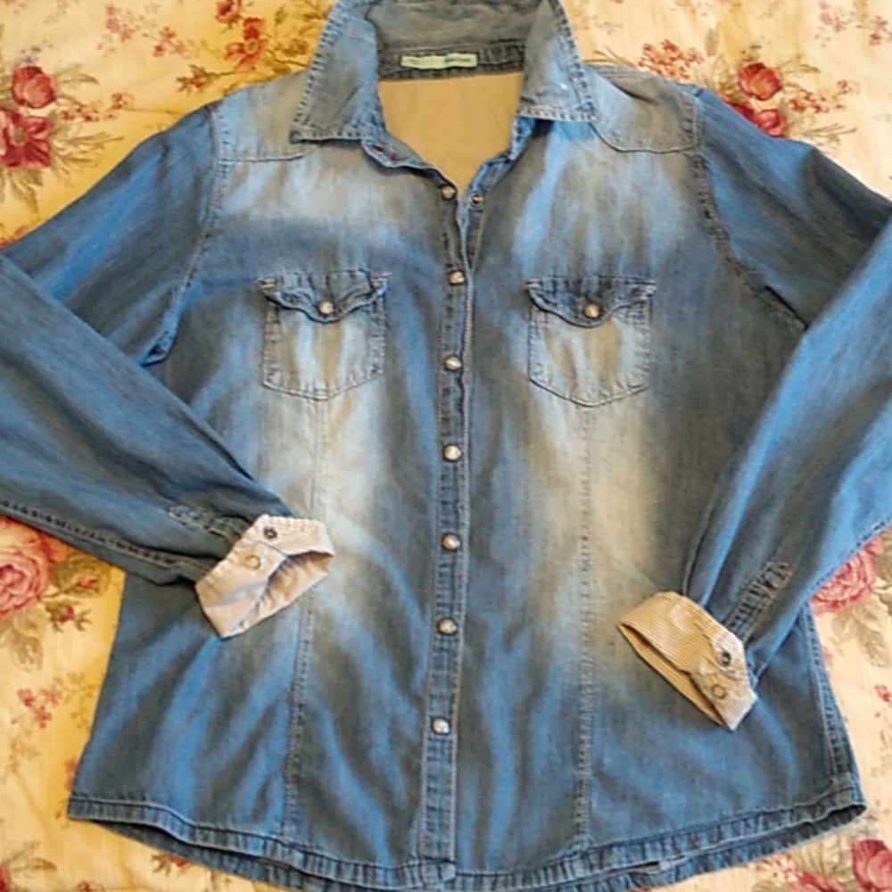 Maurices shirt